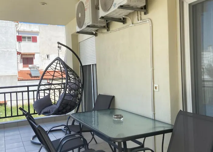 μια ανάσα από τη θάλασσα, * Agia Triada (Thessaloniki)