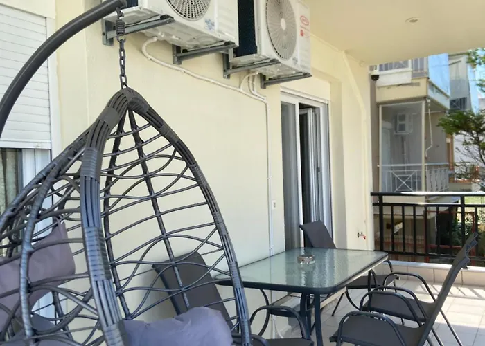 μια ανάσα από τη θάλασσα, * Agia Triada (Thessaloniki)