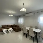μια ανάσα από τη θάλασσα, Lejlighed