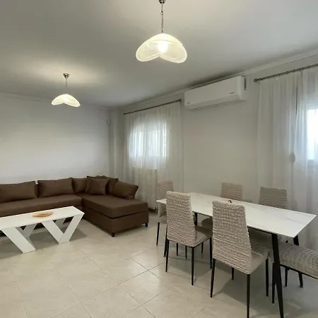 Μια Ανάσα Από Τη Θάλασσα, Αγία Τριάδα * Agía Triás