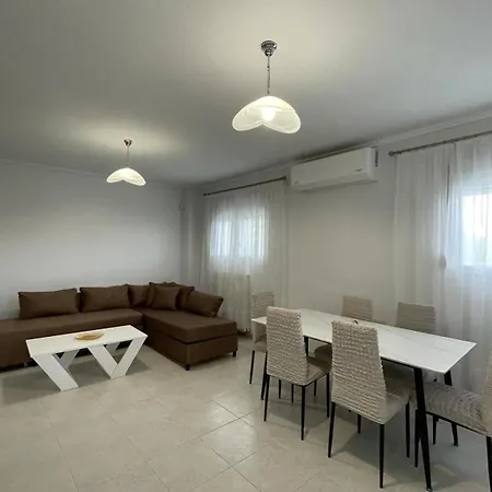 μια ανάσα από τη θάλασσα, Apartment
